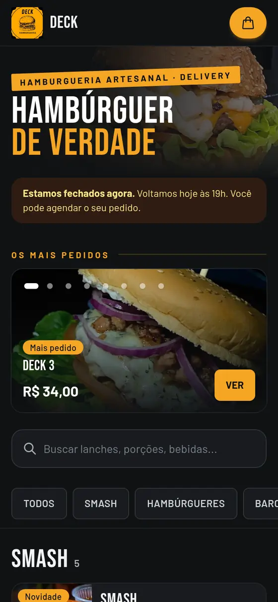 Cardápio da Deck Hamburgueria no celular, em tema escuro, com o destaque do lanche mais pedido.