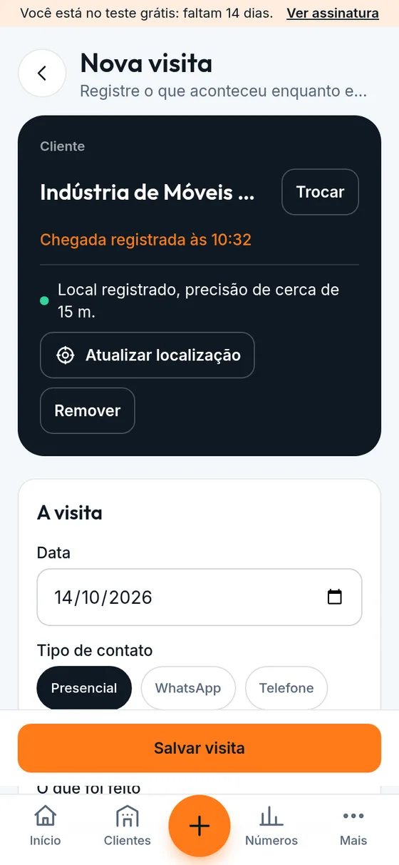 Tela Nova visita com o cliente, a chegada registrada e a localização (dados de exemplo)